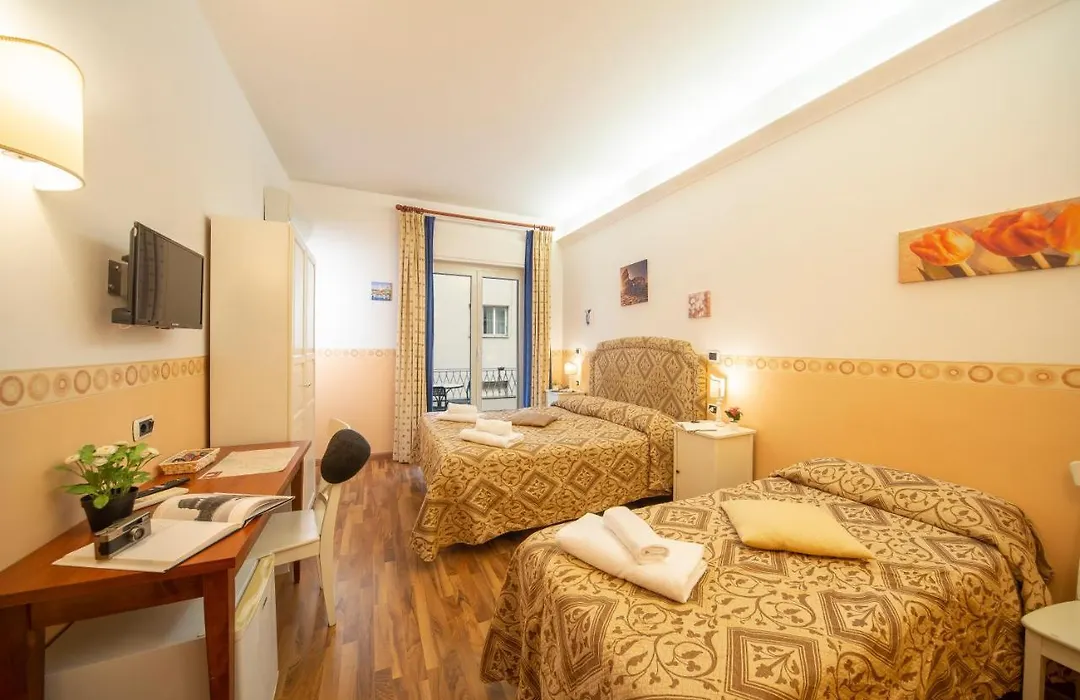 Gregorio'S Rooms-1